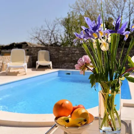 Mit Privatpool Fuer 5 Personen Ca 70 Qm In Rakalj, Istrien Bucht Von Rasa Holiday home *