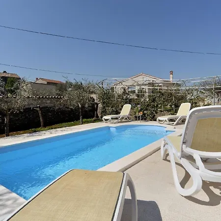 Mit Privatpool Fuer 5 Personen Ca 70 Qm In Rakalj, Istrien Bucht Von Rasa *