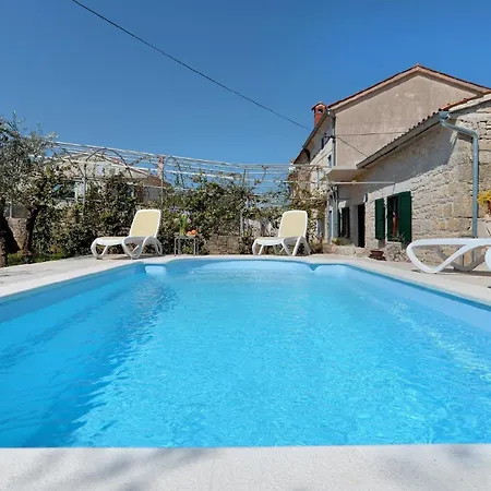 Mit Privatpool Fuer 5 Personen Ca 70 Qm In Rakalj, Istrien Bucht Von Rasa Holiday home
