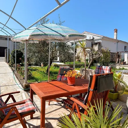 Mit Privatpool Fuer 5 Personen Ca 70 Qm In Rakalj, Istrien Bucht Von Rasa * Rakalj