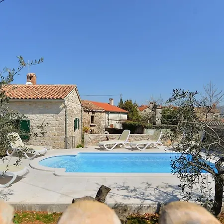 Mit Privatpool Fuer 5 Personen Ca 70 Qm In Rakalj, Istrien Bucht Von Rasa * Rakalj