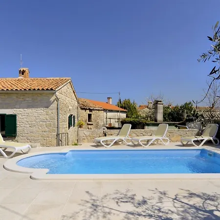 Holiday home Mit Privatpool Fuer 5 Personen Ca 70 Qm In Rakalj, Istrien Bucht Von Rasa *