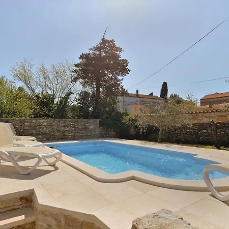 Mit Privatpool Fuer 5 Personen Ca 70 Qm In Rakalj, Istrien Bucht Von Rasa